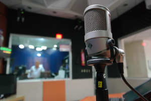 The Different Types of Microphones: A Comprehensive Guide - An overview of the different types of microphones and their respective pros and cons.